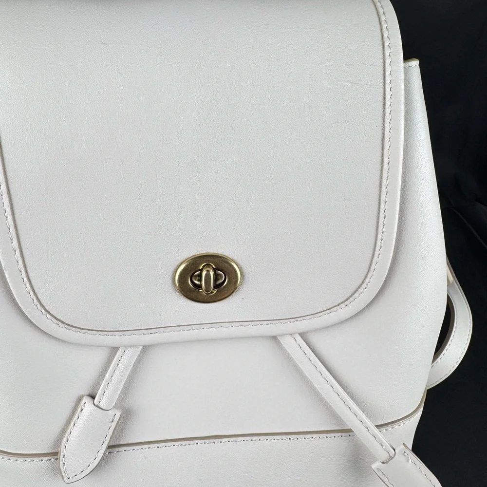 Coach Turnlock Leather Backpack White Classic Gold Hardware NWOT Clean Condition - Picture 2 of 16